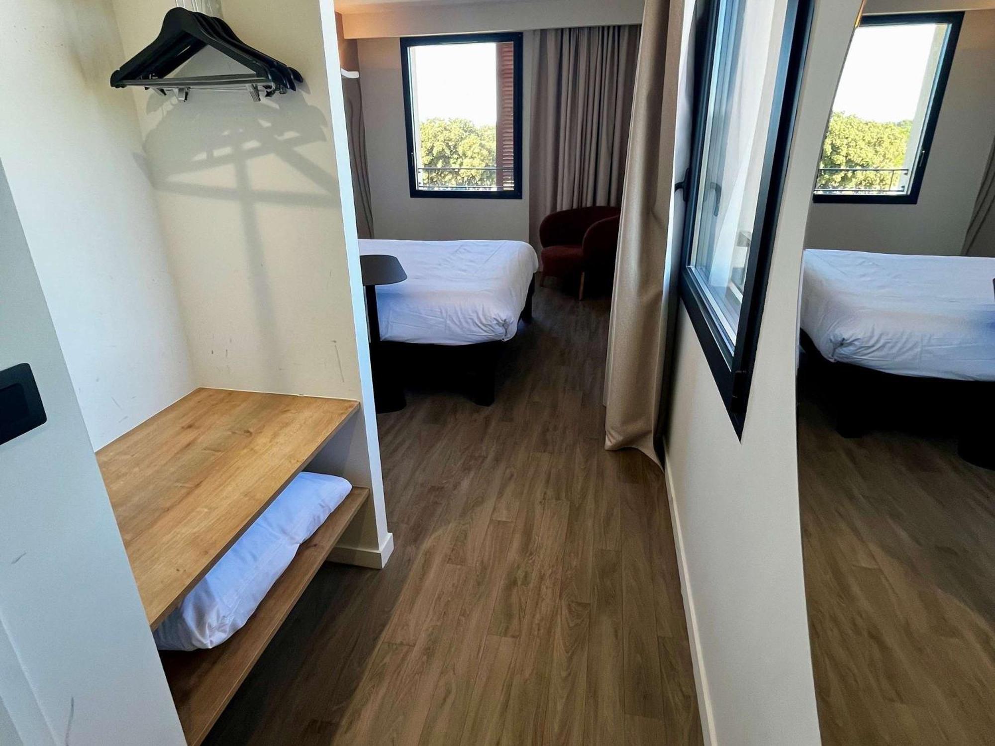 Отель Ibis Styles Cabries Aix-En-Provence Tgv Экстерьер фото