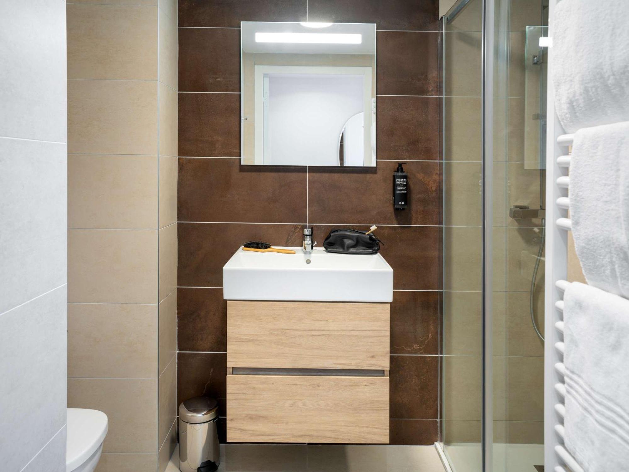 Отель Ibis Styles Cabries Aix-En-Provence Tgv Экстерьер фото