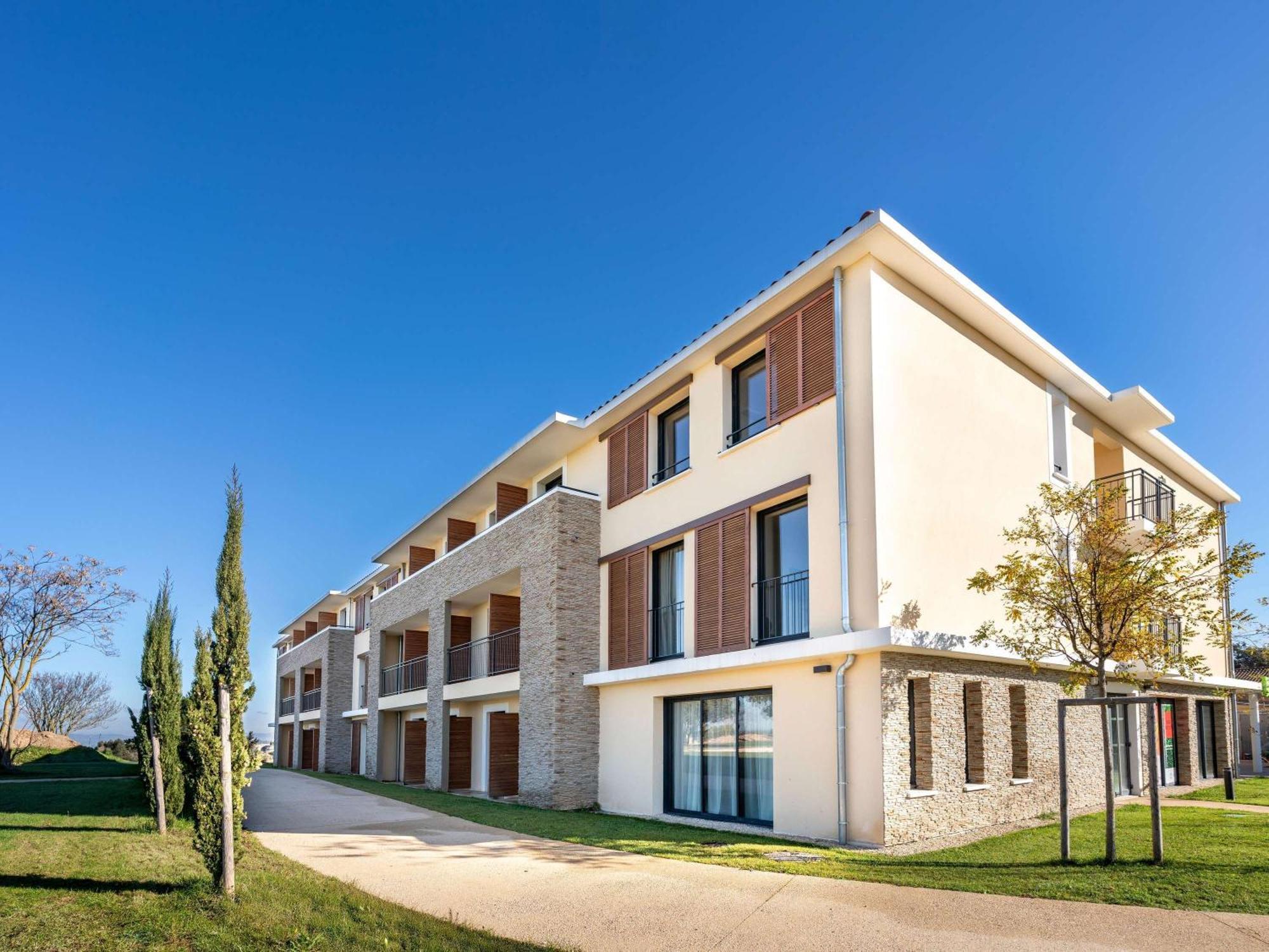 Отель Ibis Styles Cabries Aix-En-Provence Tgv Экстерьер фото