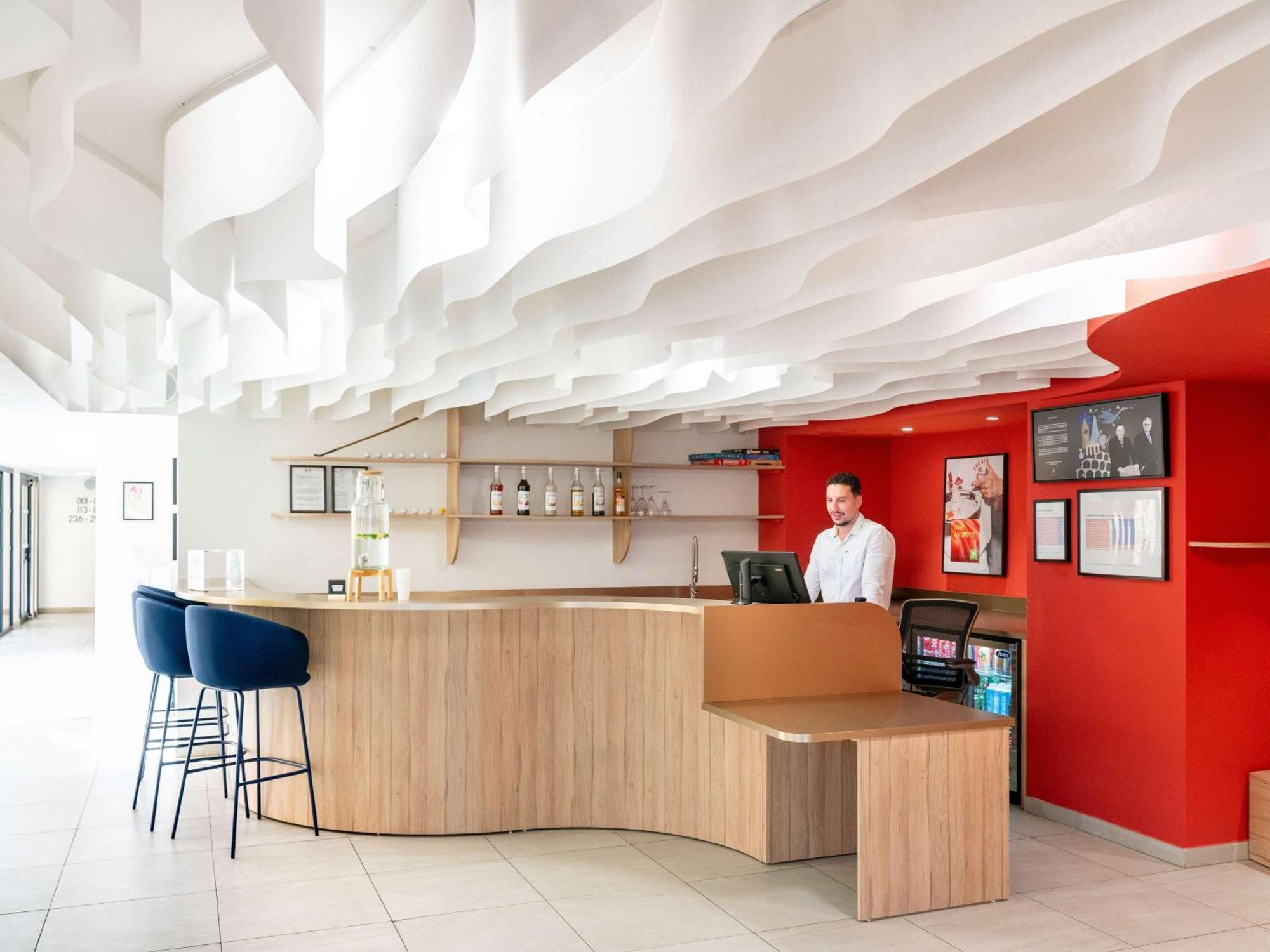 Отель Ibis Styles Cabries Aix-En-Provence Tgv Экстерьер фото